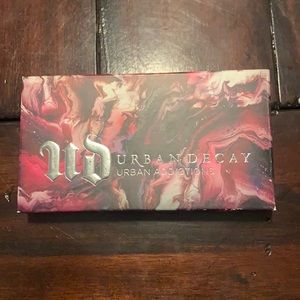 Urban Decay eyeshadow palette